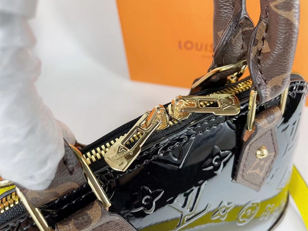 ルイヴィトンバッグ素材ディテール